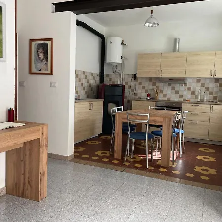 Casa Camposelvatico Holiday home Valdina
